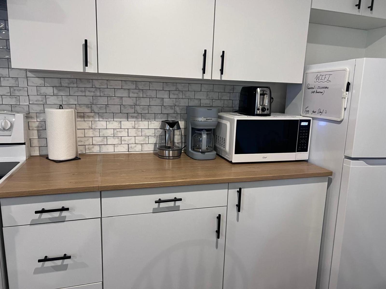 Central Halifax One Bedroom Apartment In Clayton Park エクステリア 写真